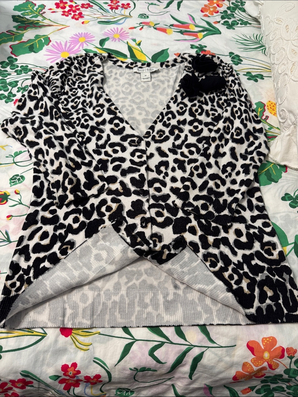 White House Black Market Black and White Leopard-Print V-Neck Cardigan - Picture 2 of 9